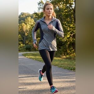 Athleta women’s Running Pullover with 1/2 zip front & mock neck - x-small